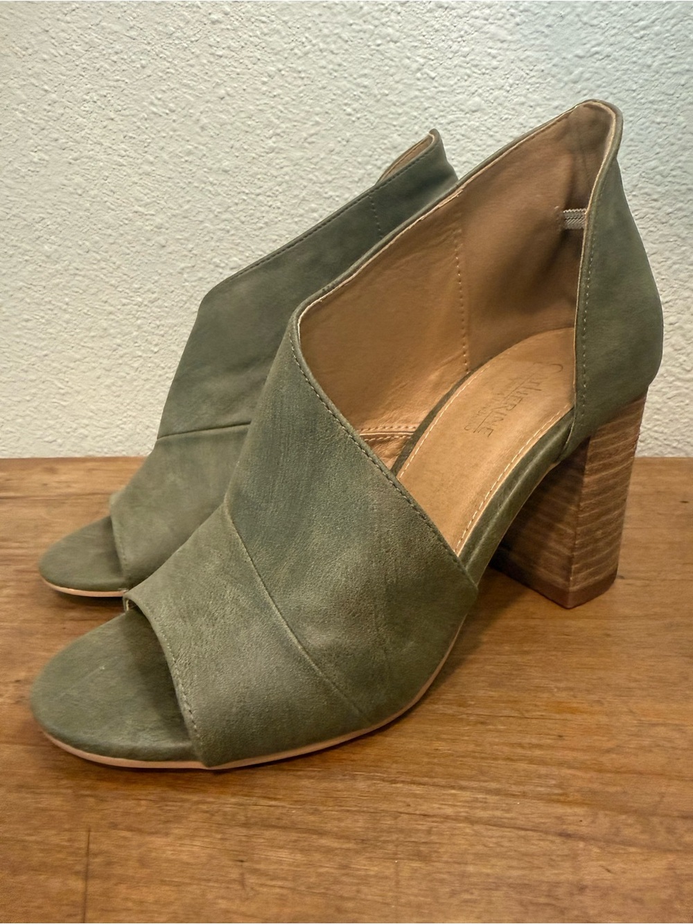 Catherine Malandrino Olive Green Peep Toe Cutout Block Heel Sandals 6